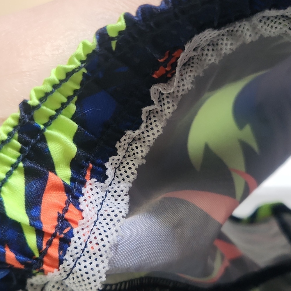 Boys  Under Armour Bathing Suit - Size 5 - Picture 9 of 9
